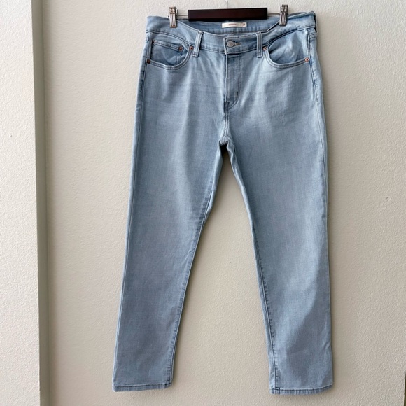 LEVI’S Mid Rise Boyfriend Jean | Lapis Light Wash |
# 2021 3514 |Size 31 W 27L - Picture 3 of 7